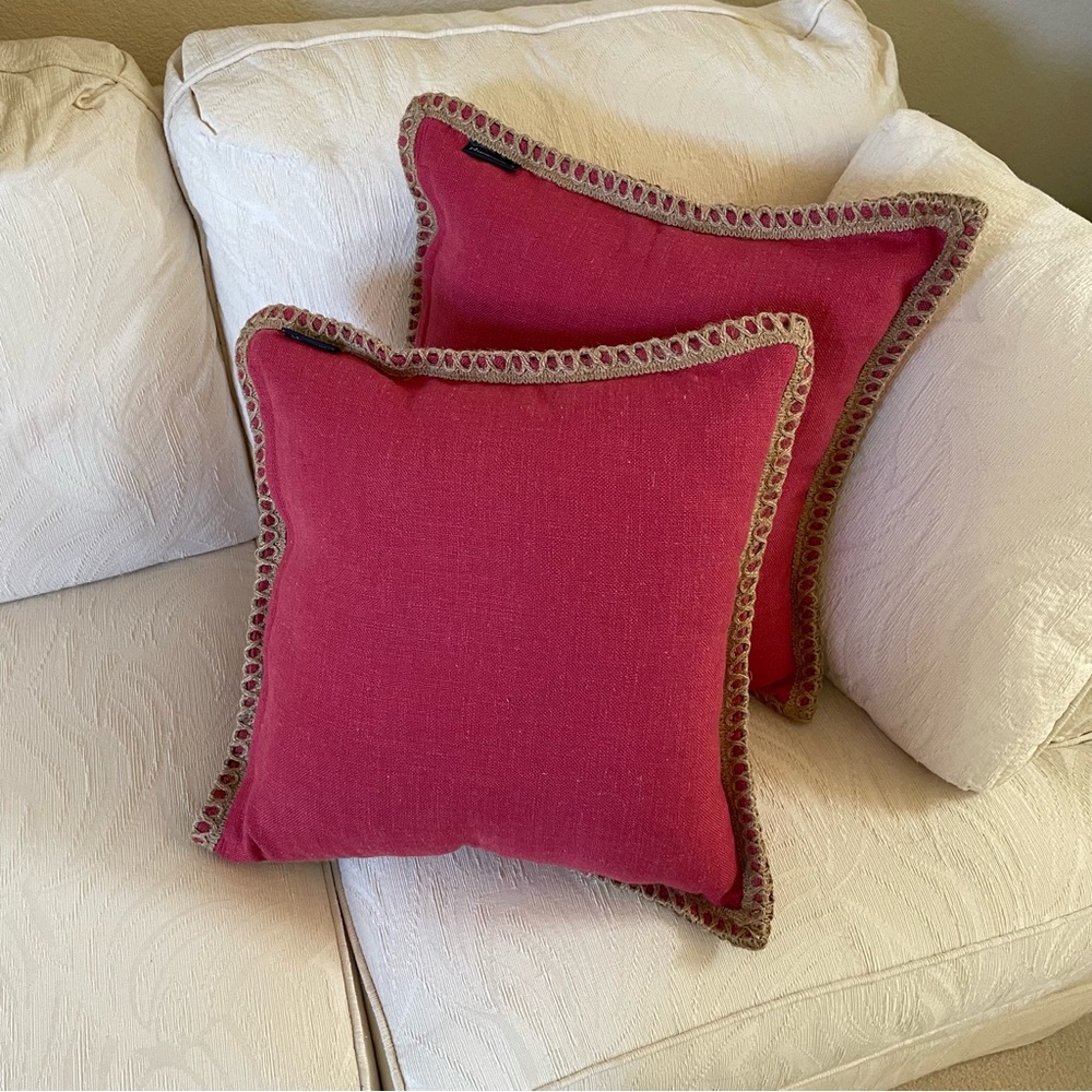 Set of 2 Phantoscope Throw Pillows